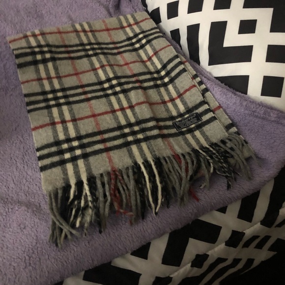 Brand New Burberry Scarf - Picture 3 of 4